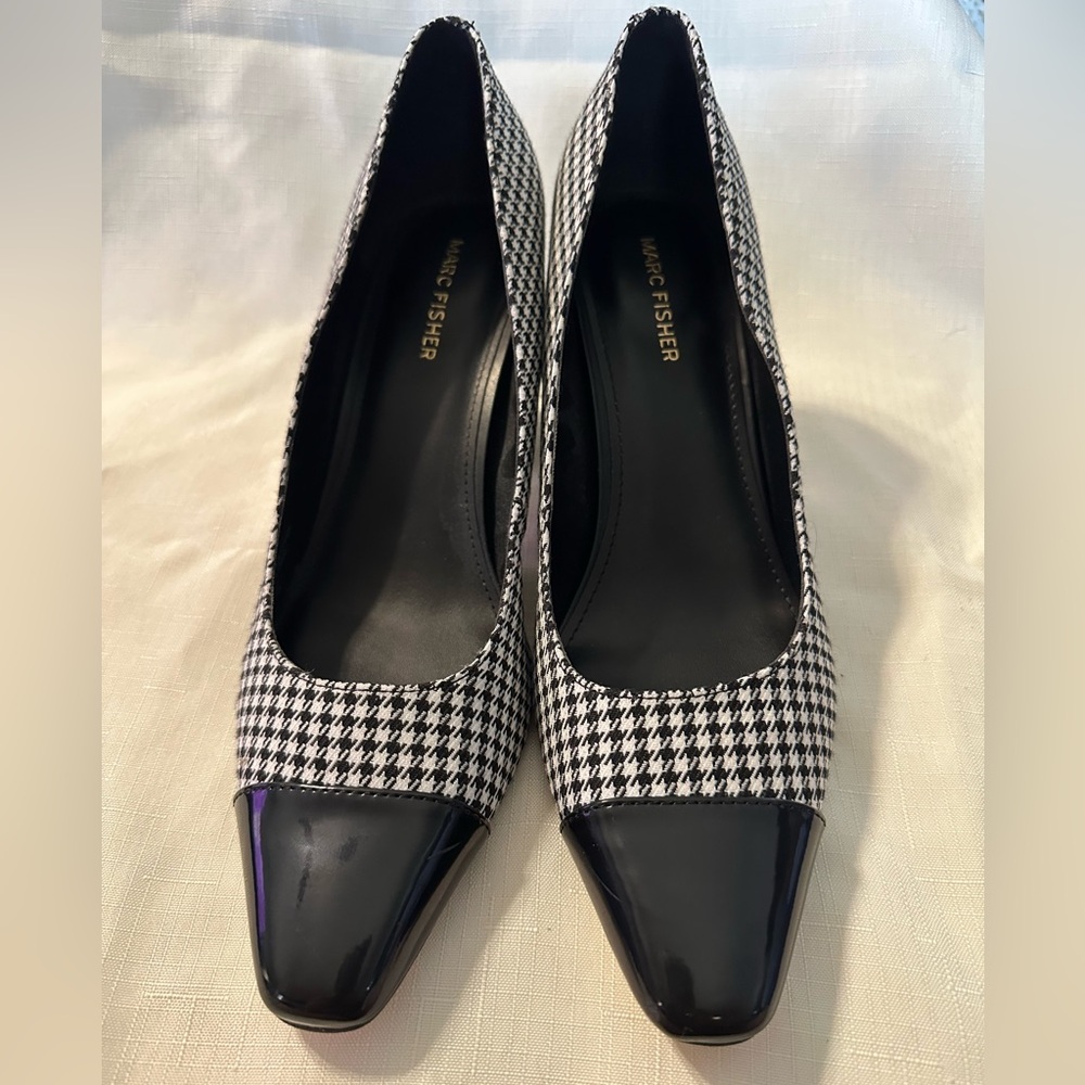 Marc Fisher Black & White Pumps Size 10